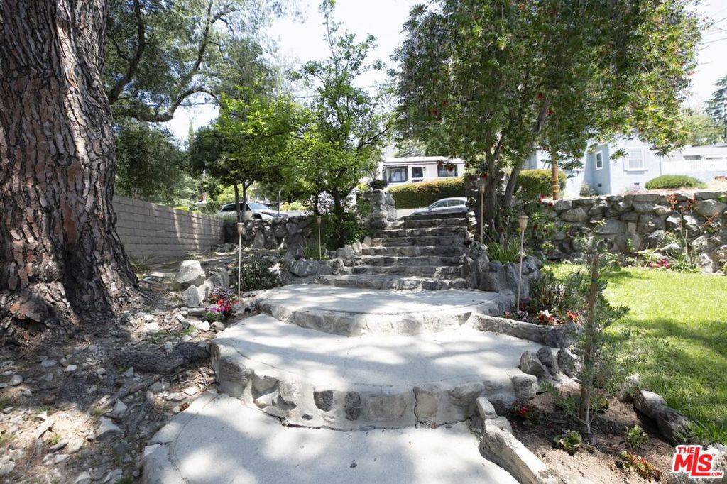 La Crescenta, CA 91214,2916 Henrietta AVE
