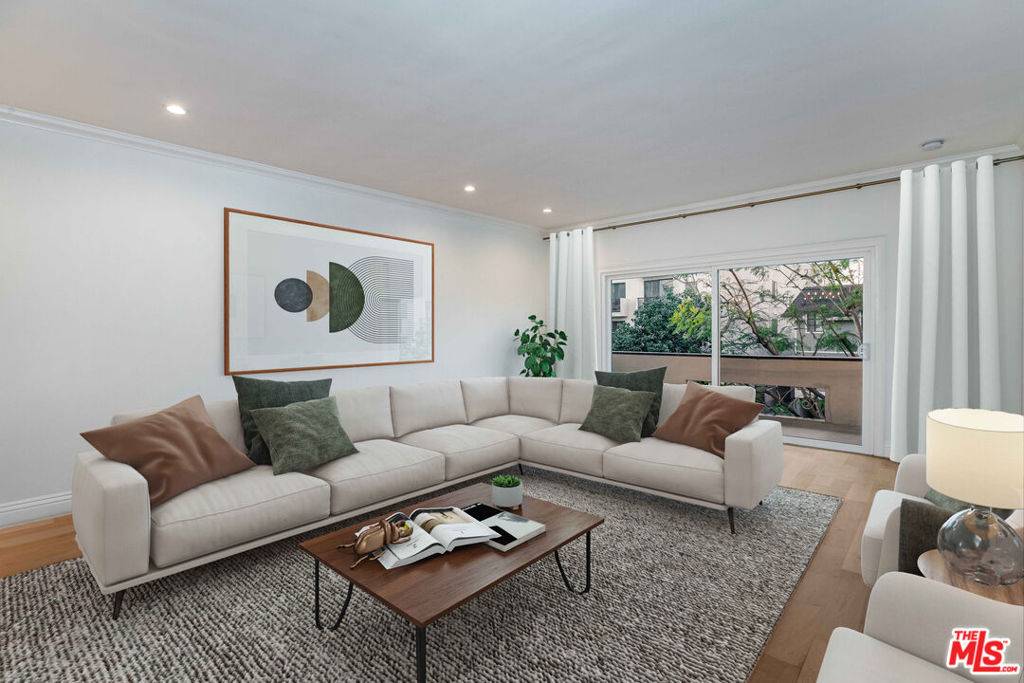 Los Angeles, CA 90049,11820 MAYFIELD AVE #215