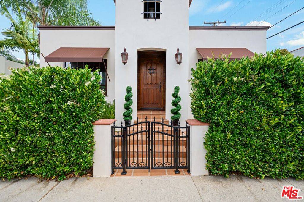 West Hollywood, CA 90046,8265 Romaine ST