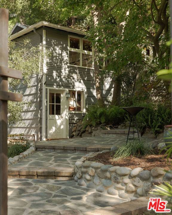 Los Angeles, CA 90046,8162 Kirkwood DR