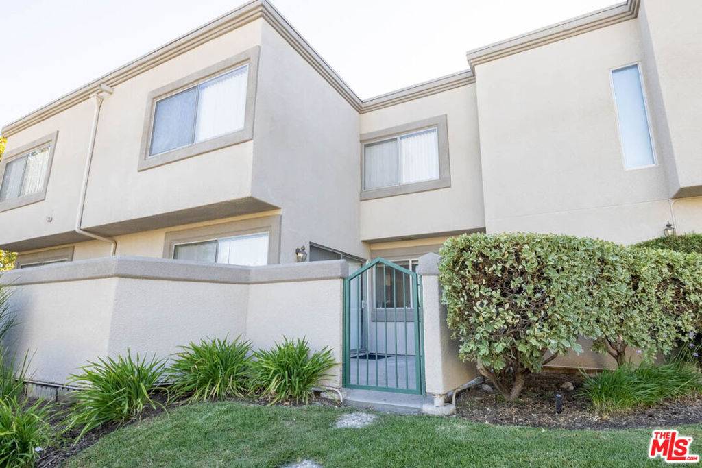 Northridge, CA 91324,18524 Mayall ST #D