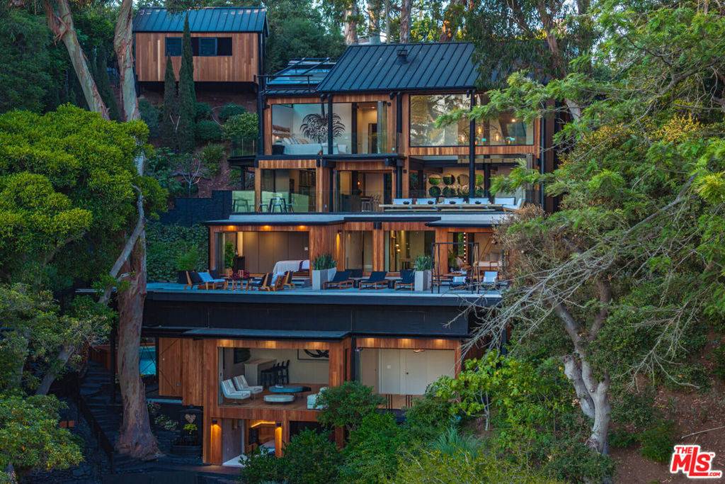 Pacific Palisades, CA 90272,1509 Amalfi DR