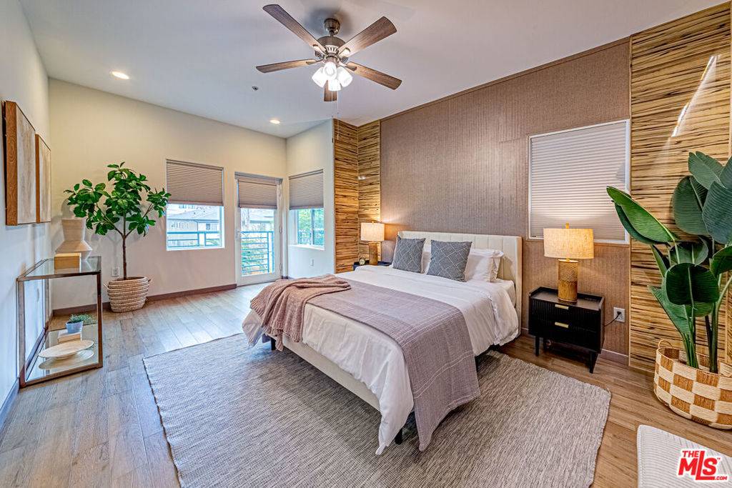 Los Angeles, CA 90006,903 S New Hampshire AVE #302