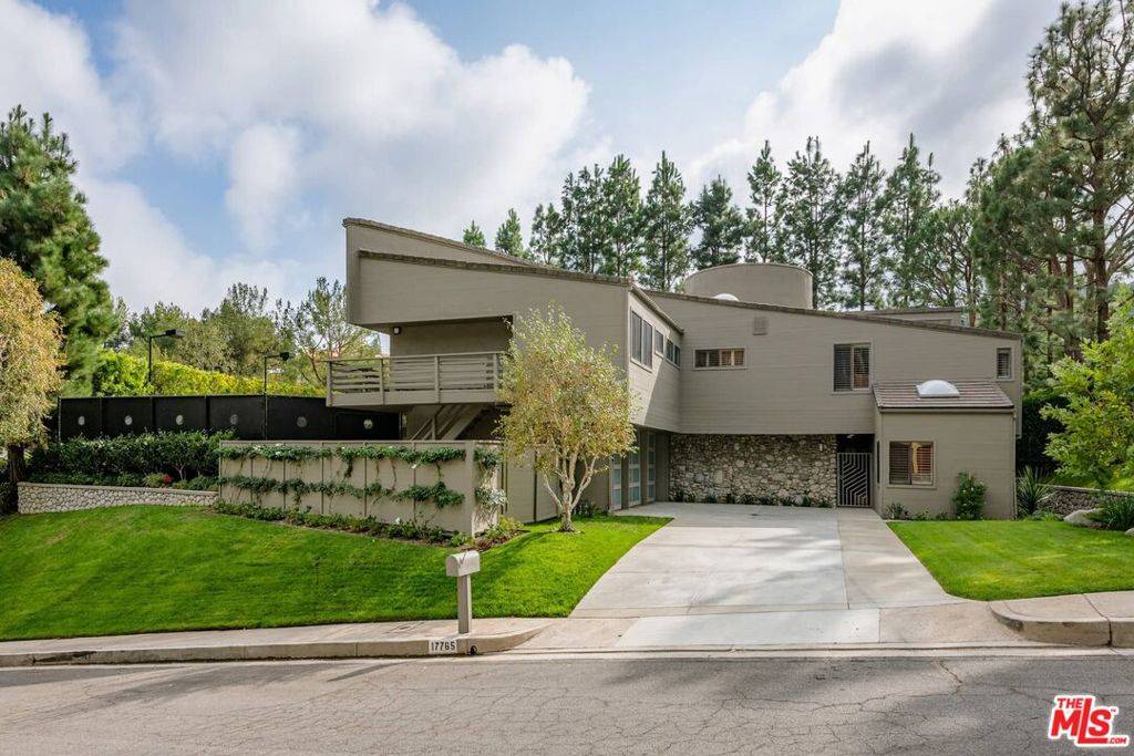 Pacific Palisades, CA 90272,17765 Camino De Yatasto