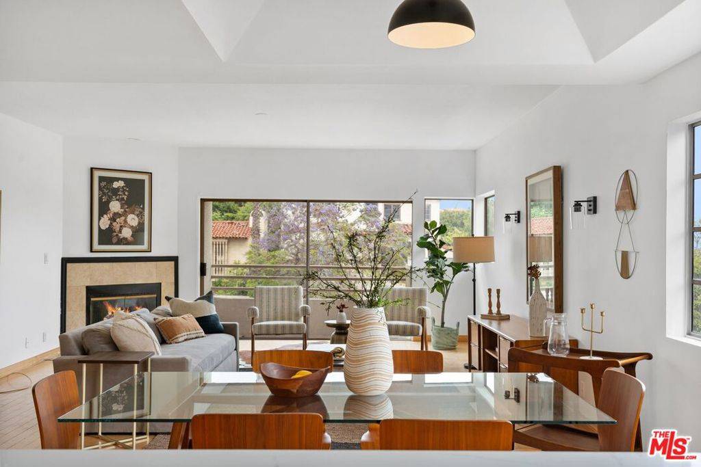 10475 Ashton AVE #203, Los Angeles, CA 90024