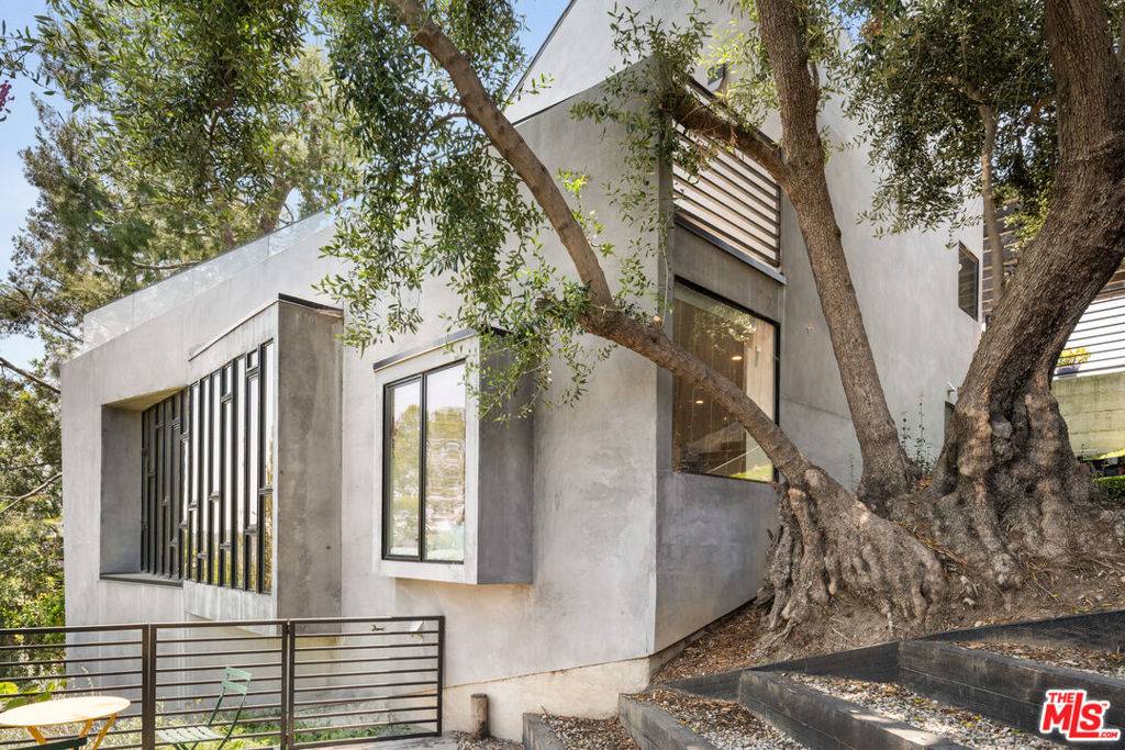 Los Angeles, CA 90065,485 Canyon Vista DR
