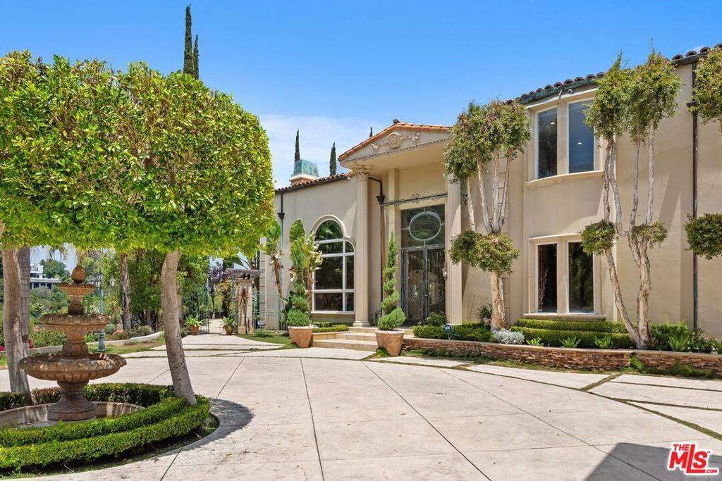 Encino, CA 91436,16980 Escalon DR