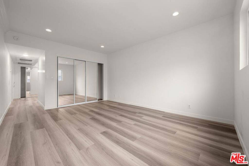 Beverly Hills, CA 90212,423 S Rexford DR #202