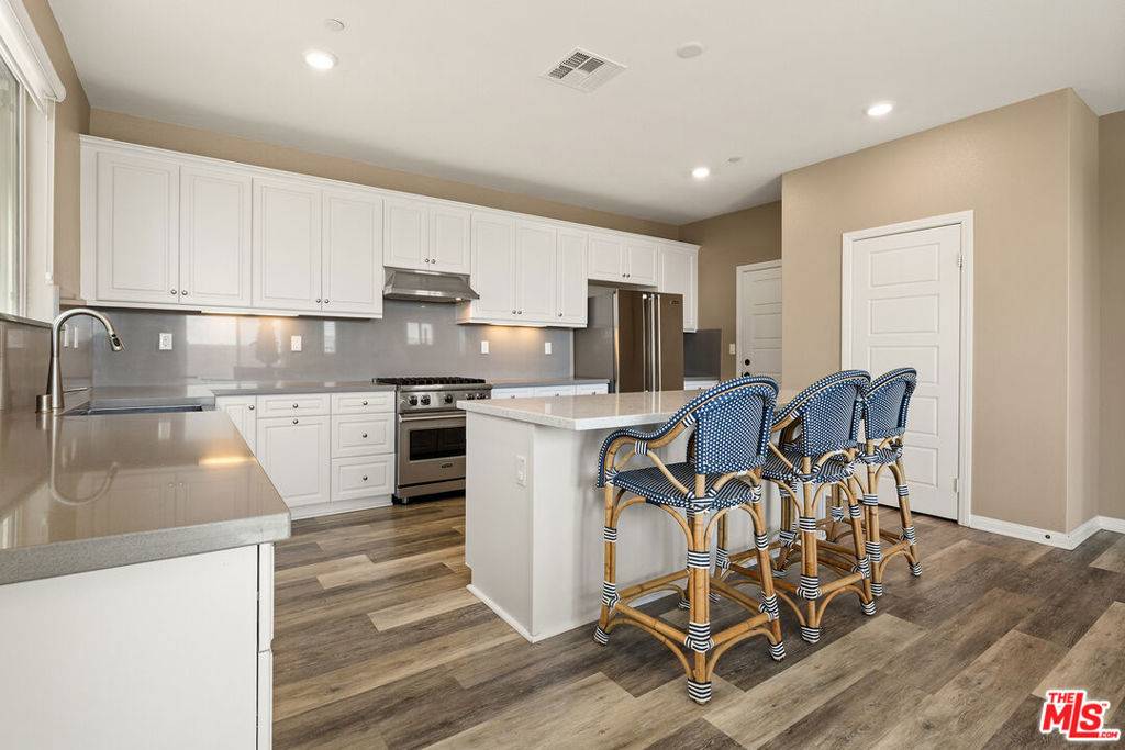 Harbor City, CA 90710,1202 Outrigger LN