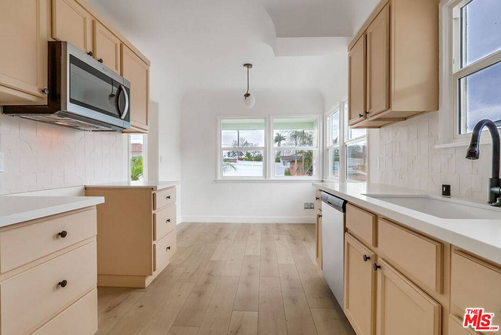 1735 W 108th ST, Los Angeles, CA 90047