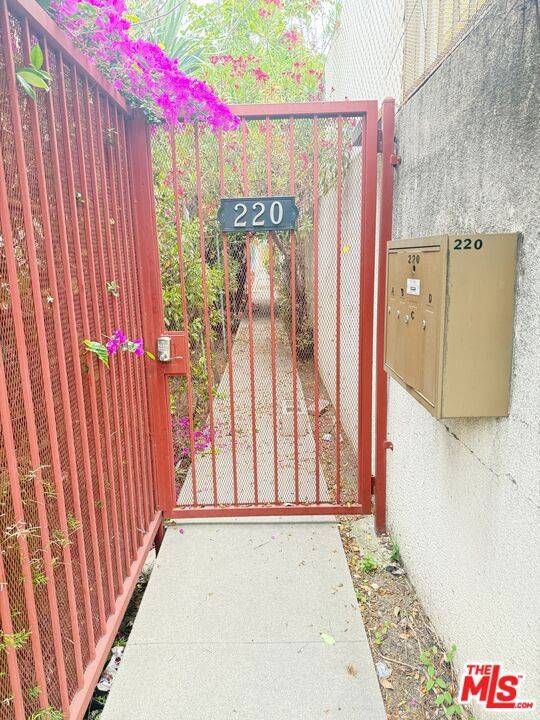 220 N Louise ST, Glendale, CA 91206