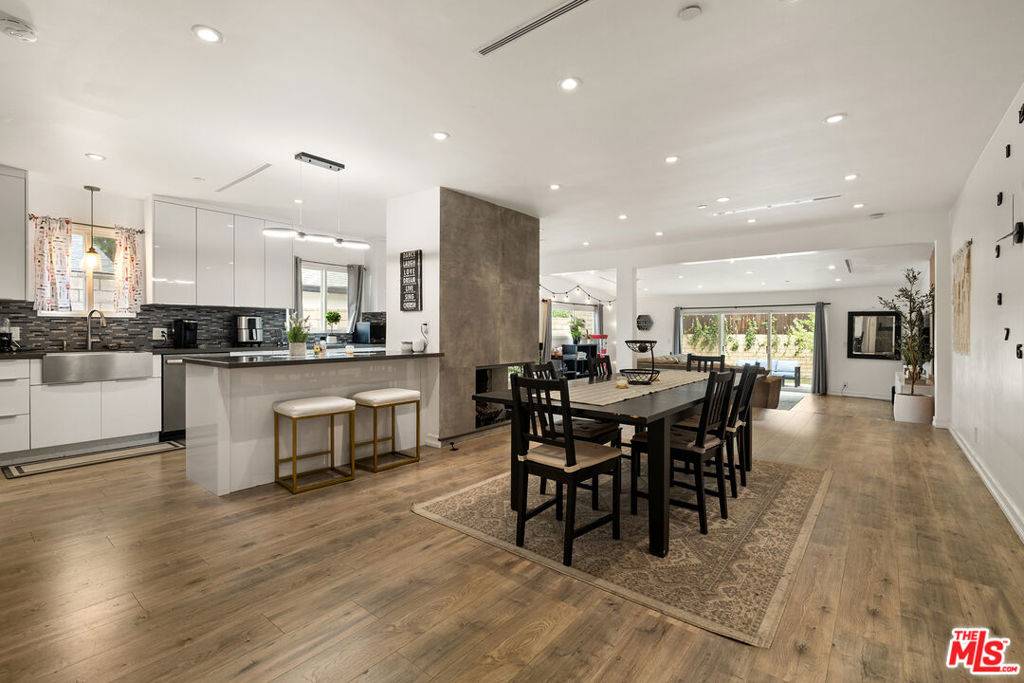Valley Village, CA 91607,5720 Gentry AVE