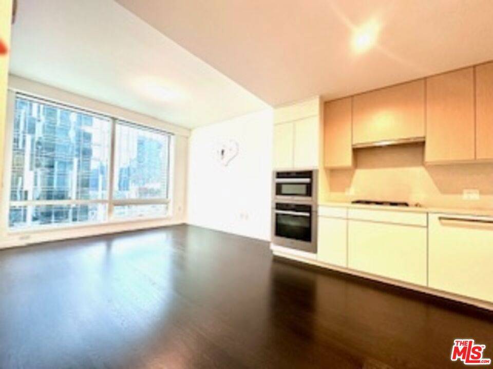 Los Angeles, CA 90017,877 Francisco ST #1503