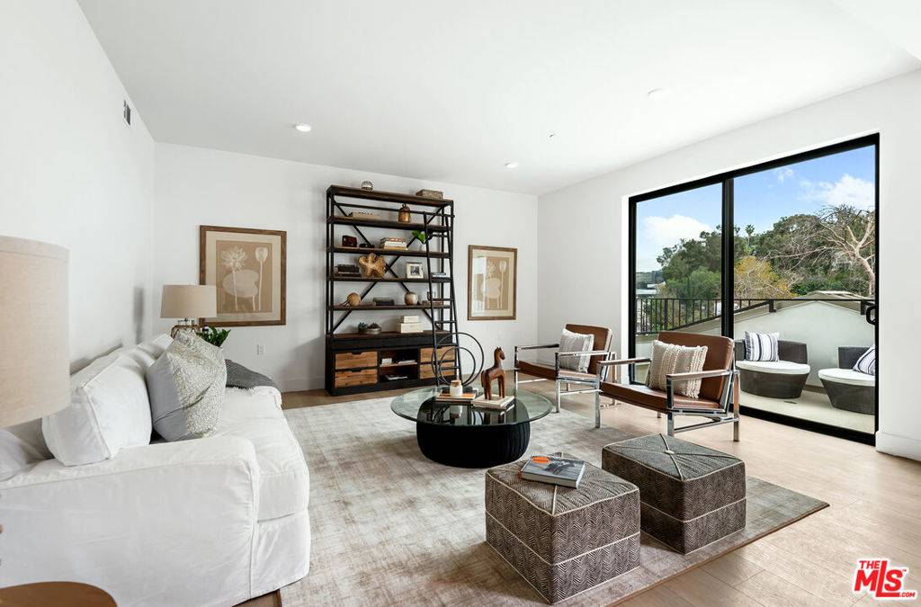 Los Angeles, CA 90068,3659 1/2 Regal PL