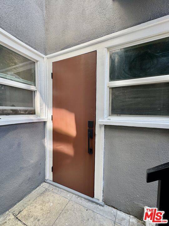 5520 Franklin AVE #1/2, Los Angeles, CA 90028