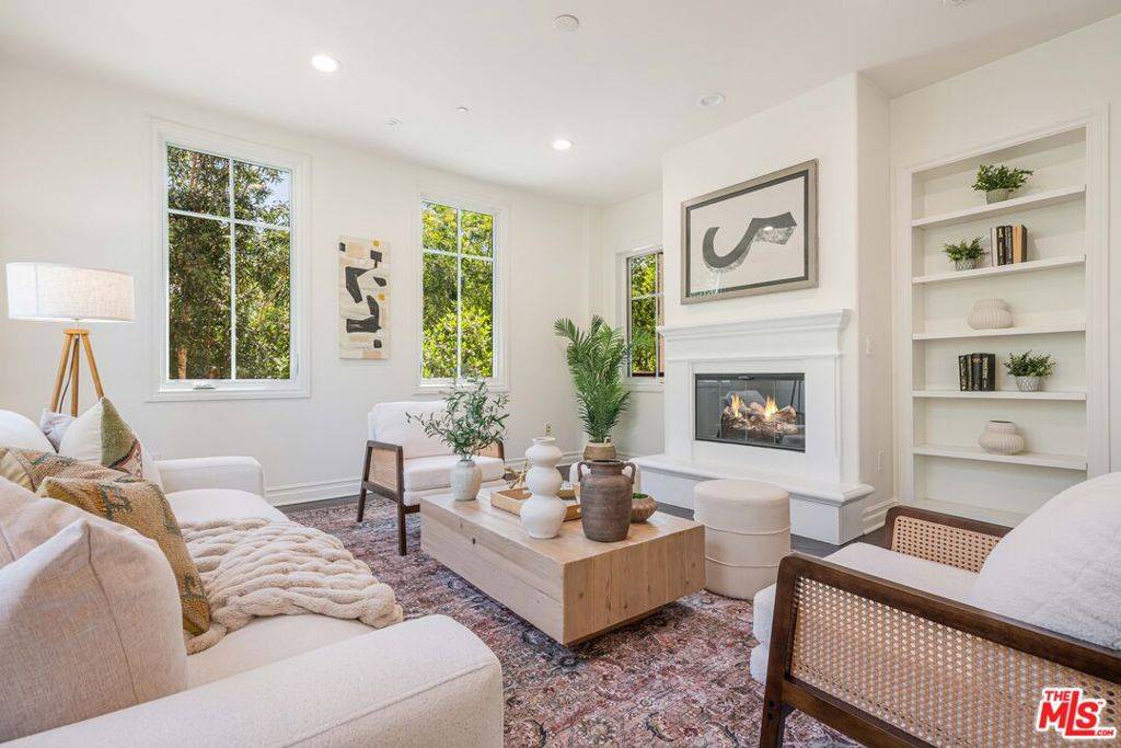 Playa Vista, CA 90094,6241 Crescent Park #201