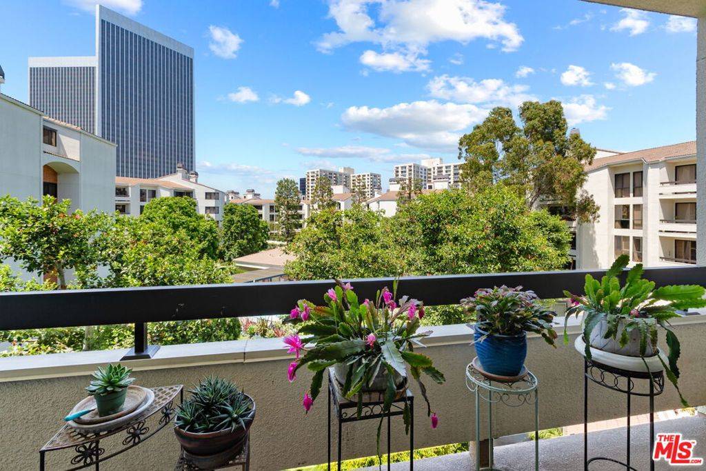 2102 Century Park LN #317, Los Angeles, CA 90067