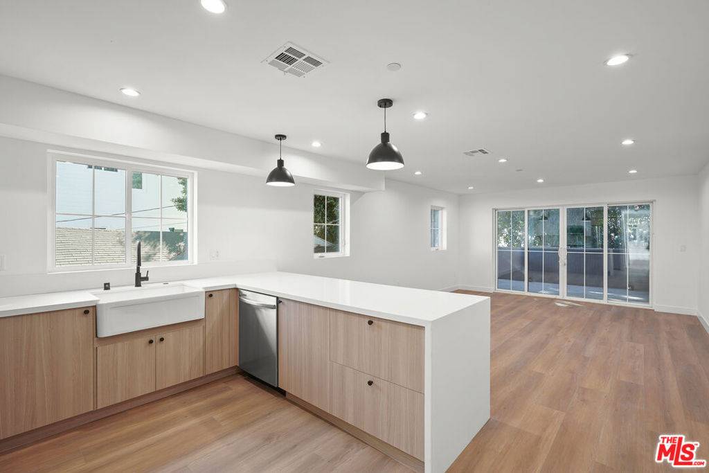 1331 N June ST #B, Los Angeles, CA 90028