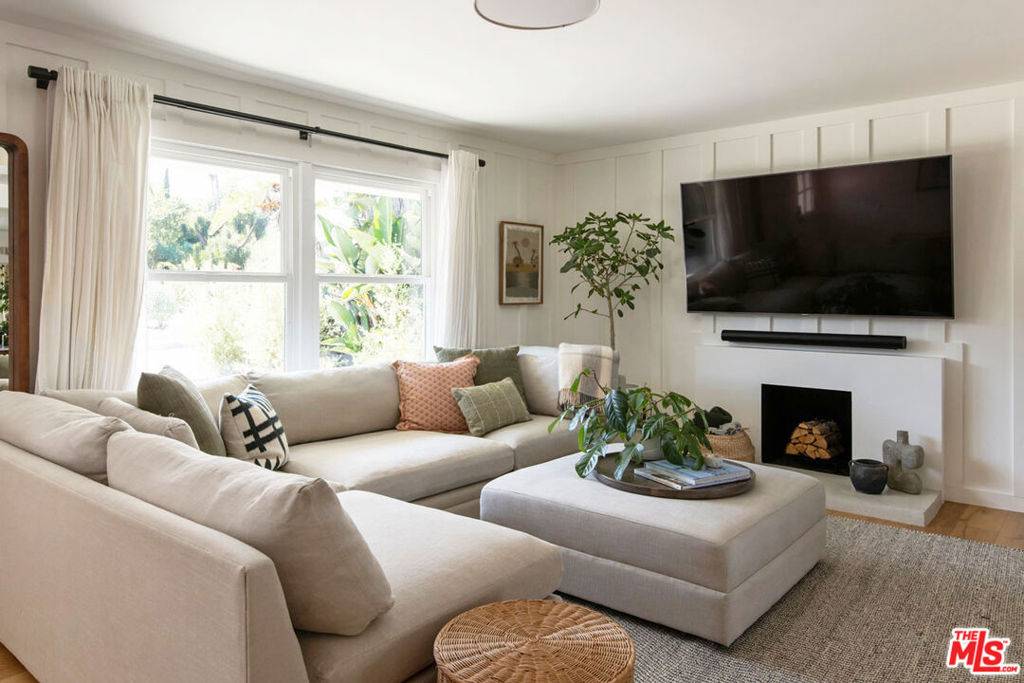 Los Angeles, CA 90065,2044 Panamint DR