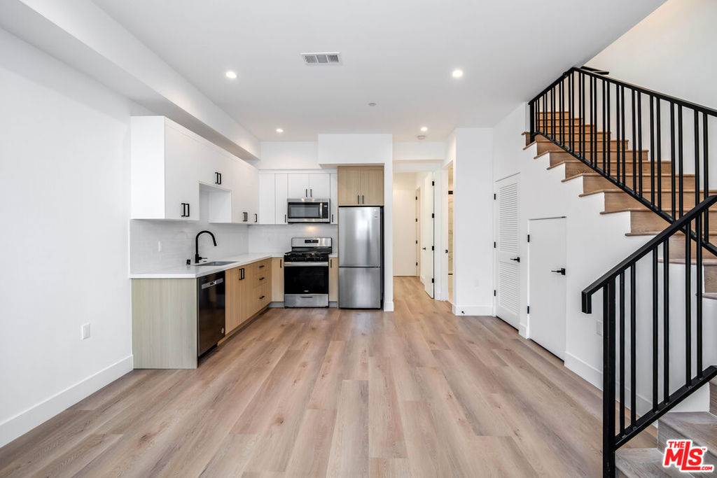 11241 Morrison ST #2, North Hollywood, CA 91601