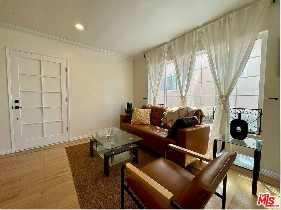 Santa Monica, CA 90403,1111 11th ST #5