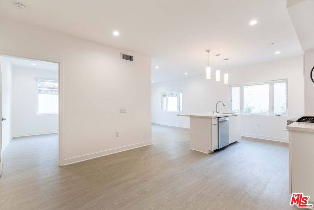 843 Wilcox AVE #102, Los Angeles, CA 90038