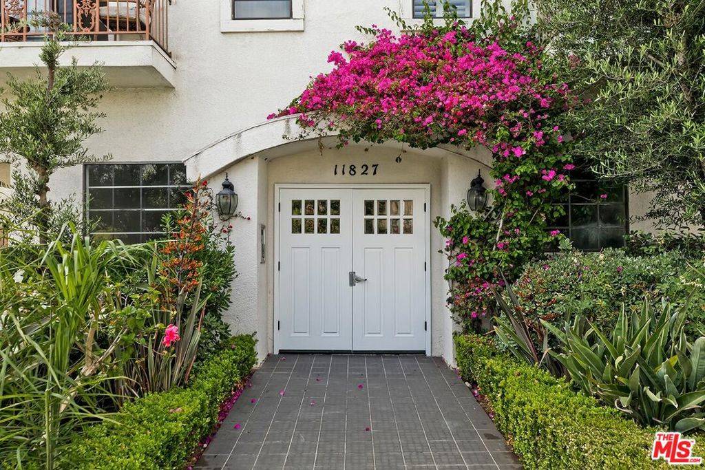 Los Angeles, CA 90049,11827 Goshen AVE #201