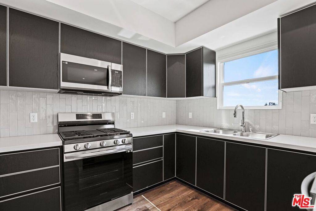 Los Angeles, CA 90025,1830 Selby #ph4