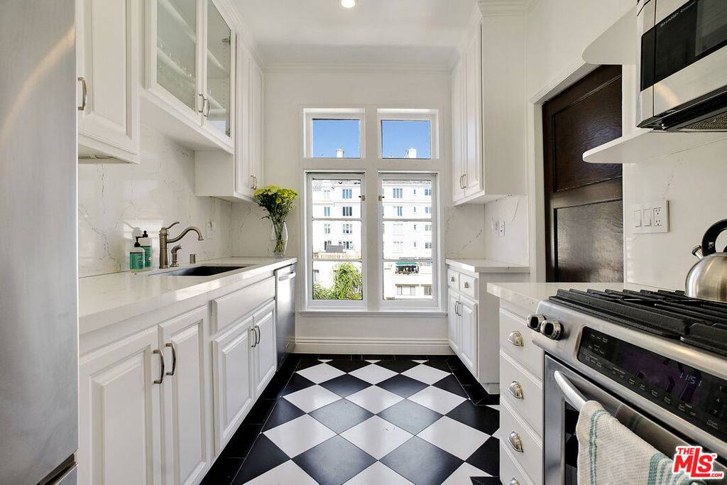 West Hollywood, CA 90046,1360 N Crescent Heights BLVD #6B