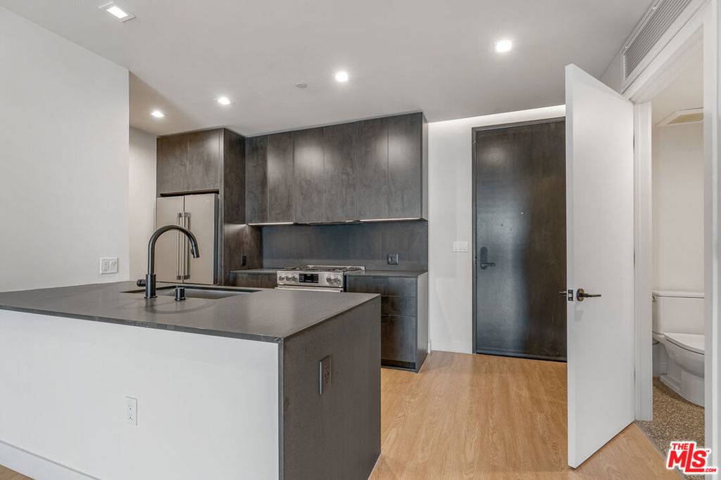 Los Angeles, CA 90034,3688 Overland AVE #714