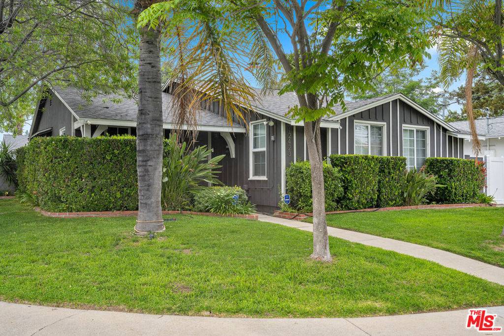 Valley Village, CA 91607,12423 Martha ST
