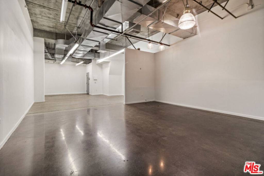 Los Angeles, CA 90021,1015 Crocker ST #P01