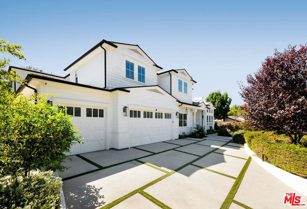 Encino, CA 91436,4197 Hayvenhurst DR