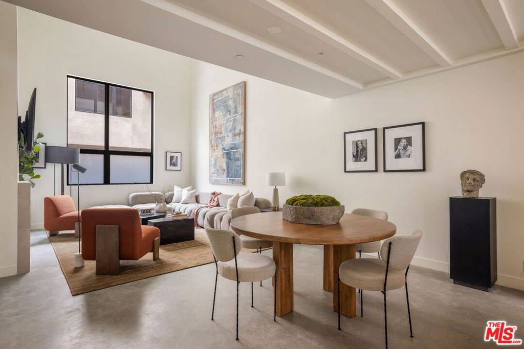 West Hollywood, CA 90069,917 3/4 Hilldale AVE