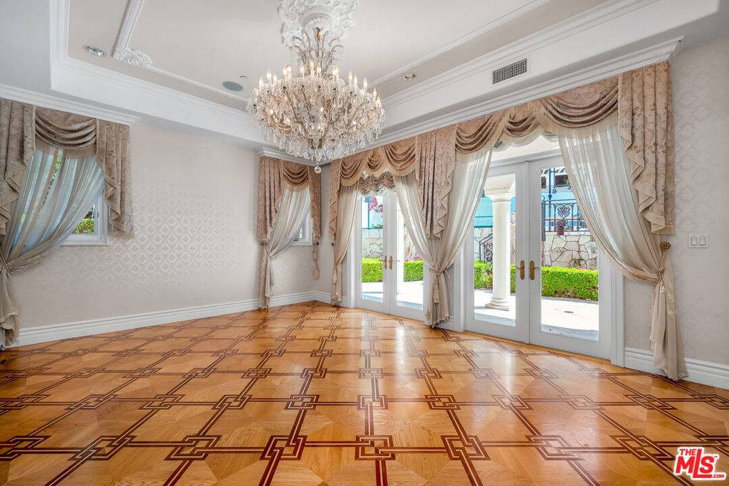 Studio City, CA 91604,11244 Briarcliff LN