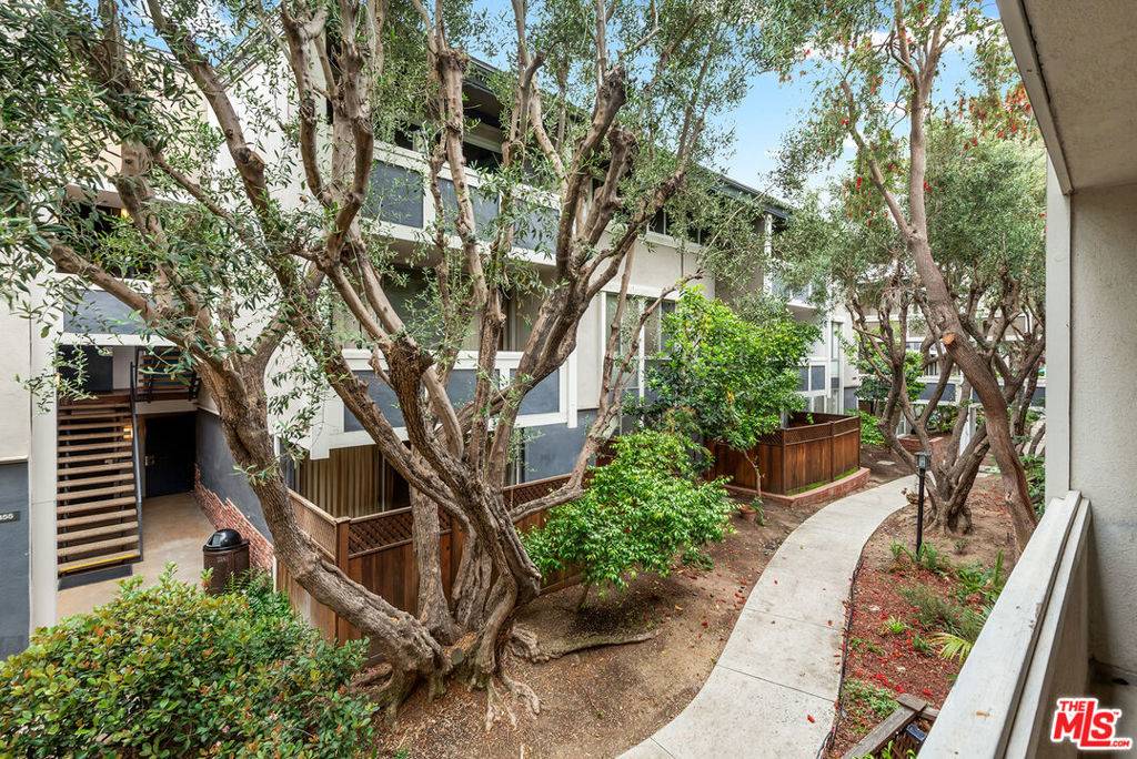 Culver City, CA 90230,6375 Green Valley CIR #206
