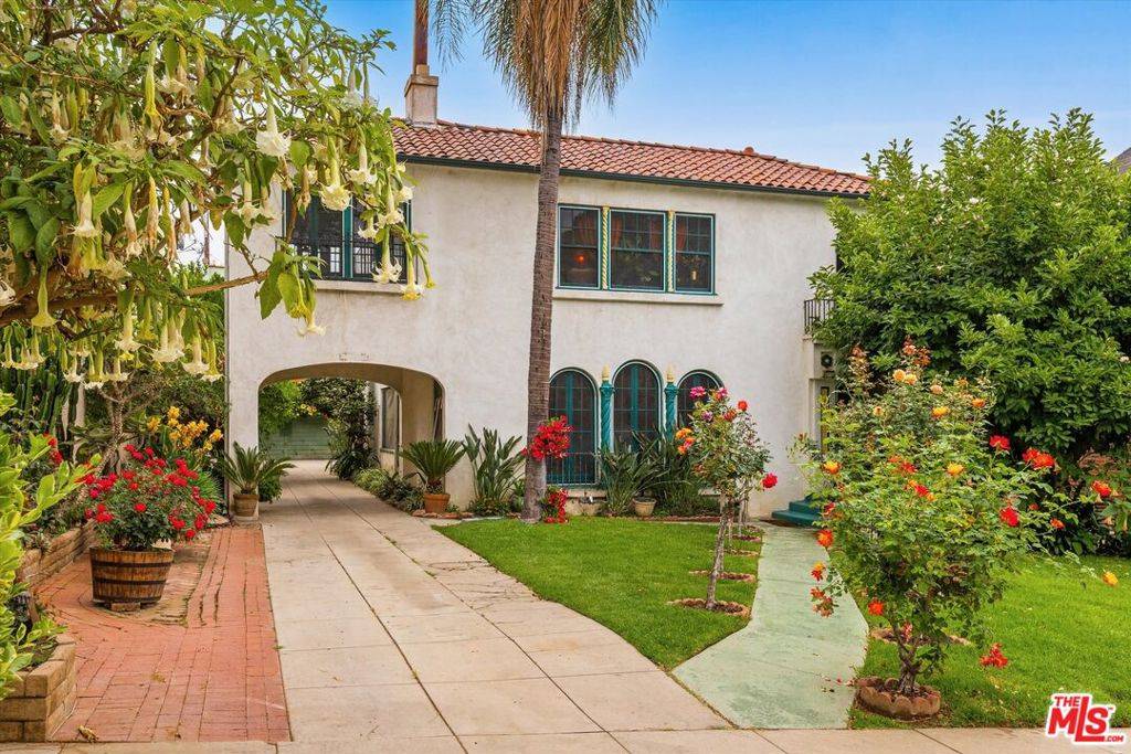 West Hollywood, CA 90069,1266 N Flores ST