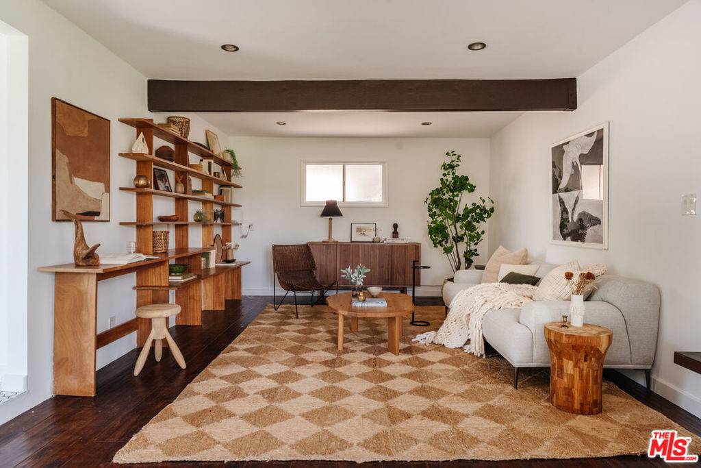 Los Angeles, CA 90032,4767 Hillsdale DR