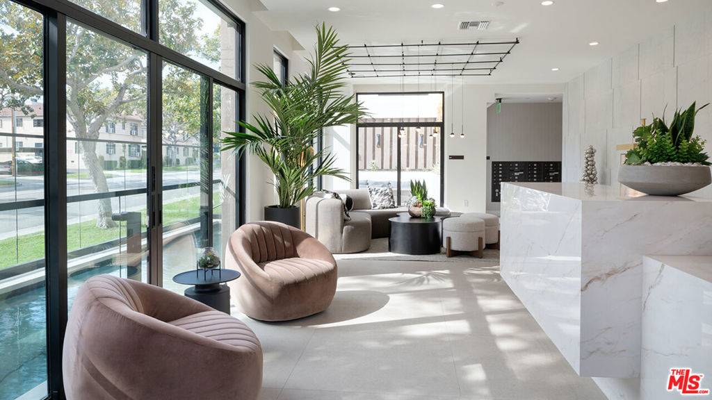 Beverly Hills, CA 90210,425 N Palm DR #501