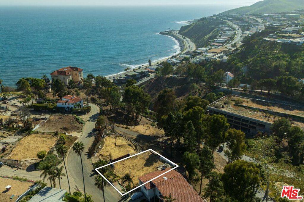 17941 Tramonto DR, Pacific Palisades, CA 90272