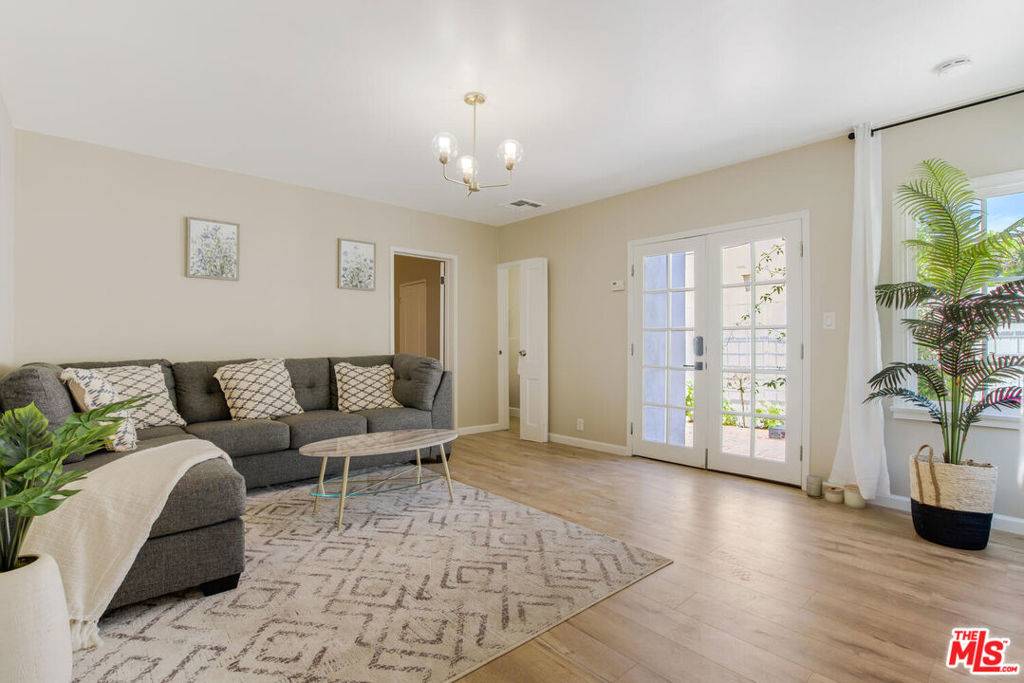 West Hollywood, CA 90048,416 1/2 NORWICH DR