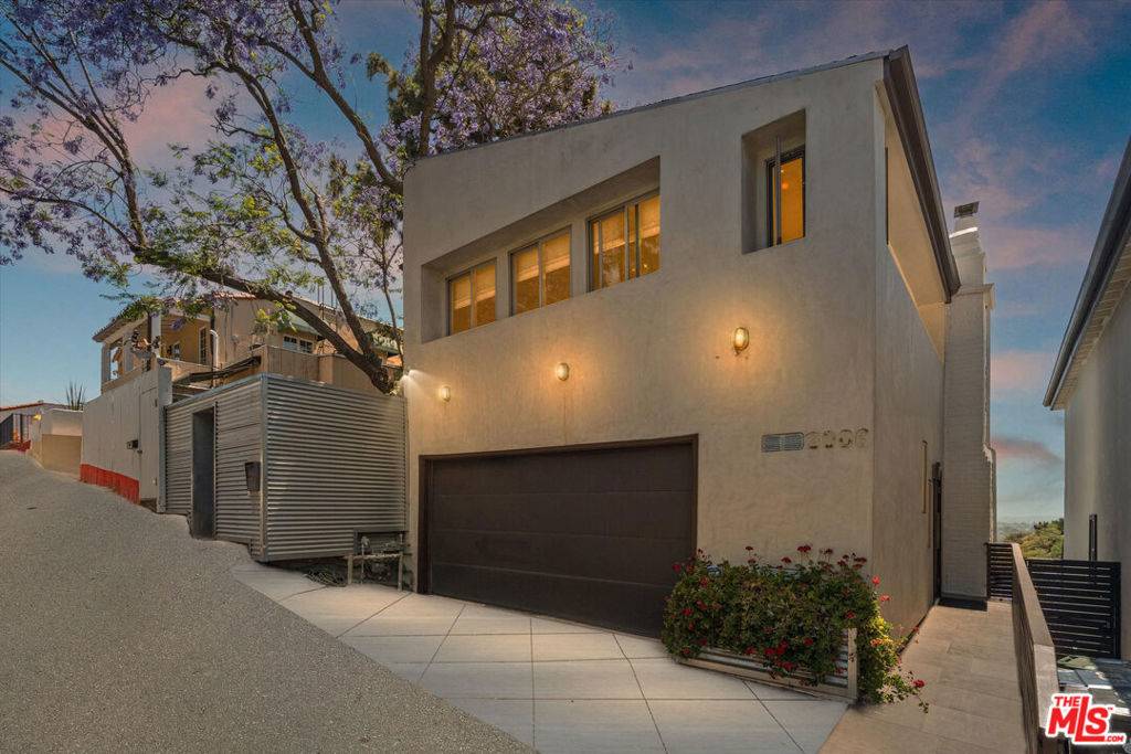 3006 Vista Crest DR, Los Angeles, CA 90068