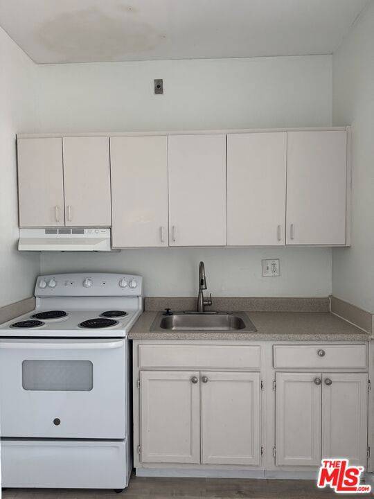 Los Angeles, CA 90006,920 S Hobart BLVD #406