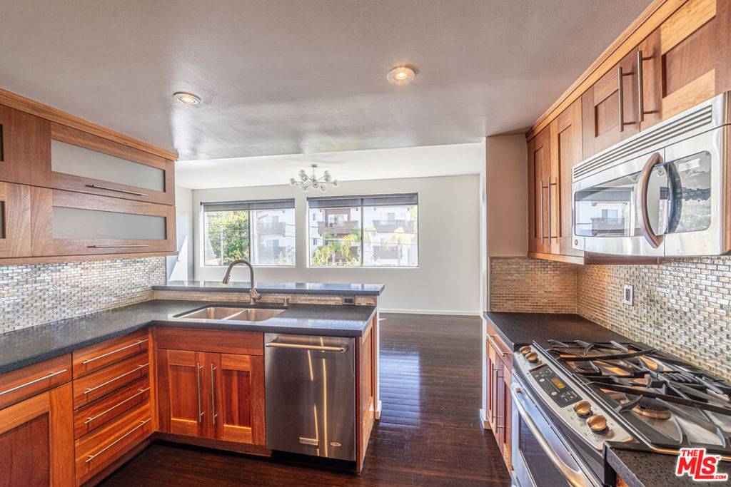 Los Angeles, CA 90025,1505 Purdue AVE #202