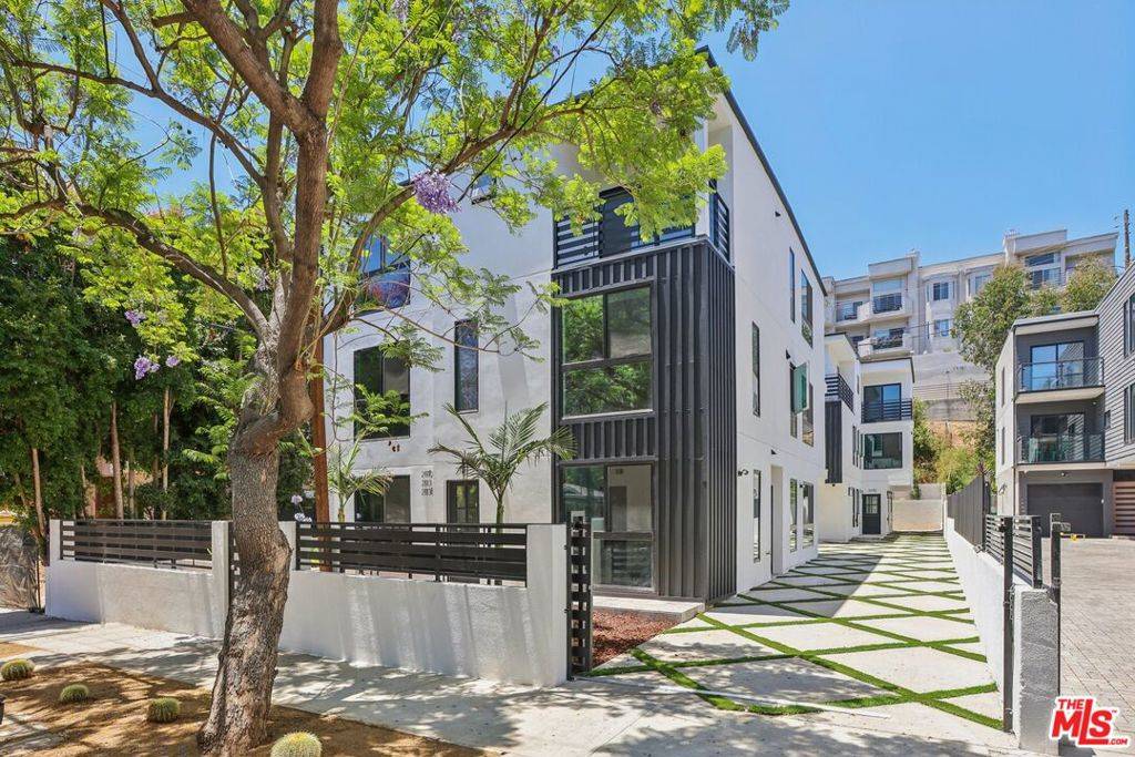 2111 1/2 Holly DR, Los Angeles, CA 90068