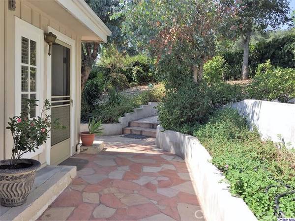 2758 Henrietta AVE, La Crescenta, CA 91214