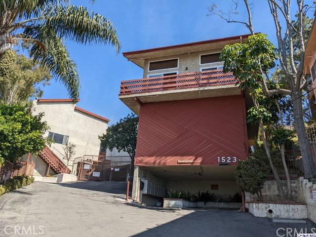 1523 E Windsor RD #206C, Glendale, CA 91205