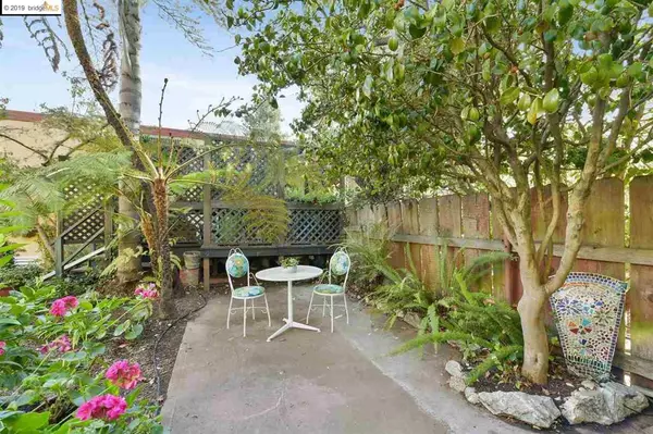 Berkeley, CA 94702-1334,1207 Francisco St. ##2