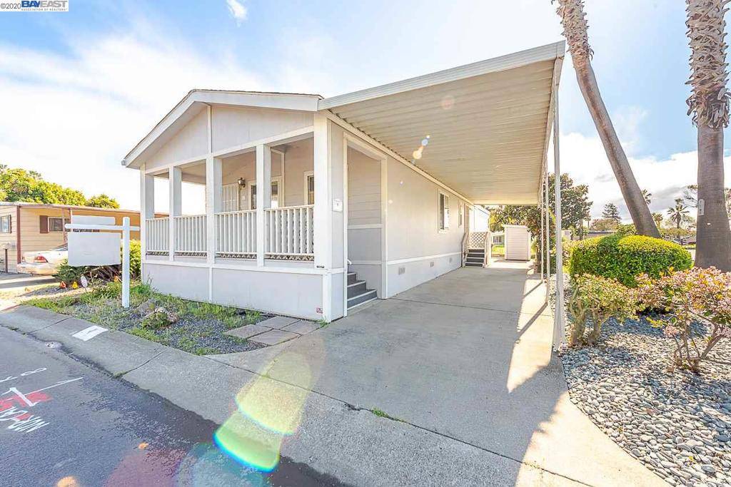 1 Palm Dr, Union City, CA 94587