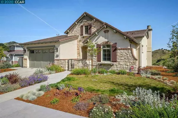 Orinda, CA 94563,23 W Hill Way